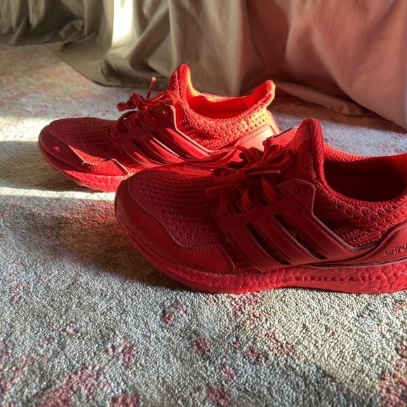 • Adidas Ultra Boost Size: 8 • - Picture 4 of 7